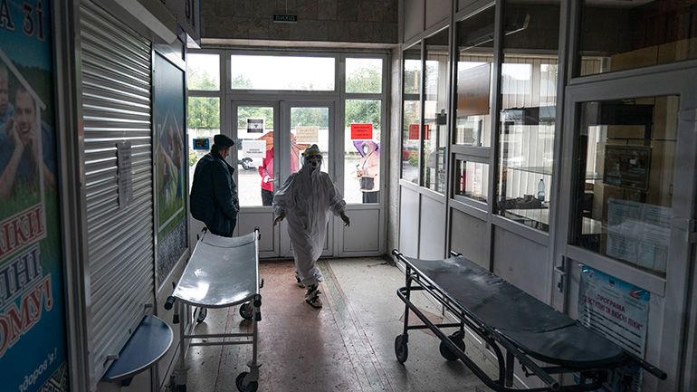 Τέσσερις άνθρωποι σκοτώθηκαν από τις πυρκαγιές που ξέσπασαν στο ανατολικό τμήμα της Ουκρανίας